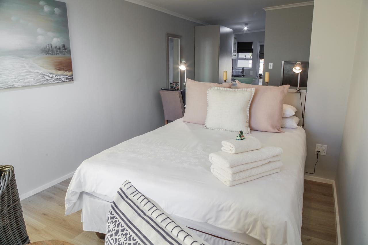 De La Hilcremat Hotel ไซมอนส์ทาวน์ ภายนอก รูปภาพ